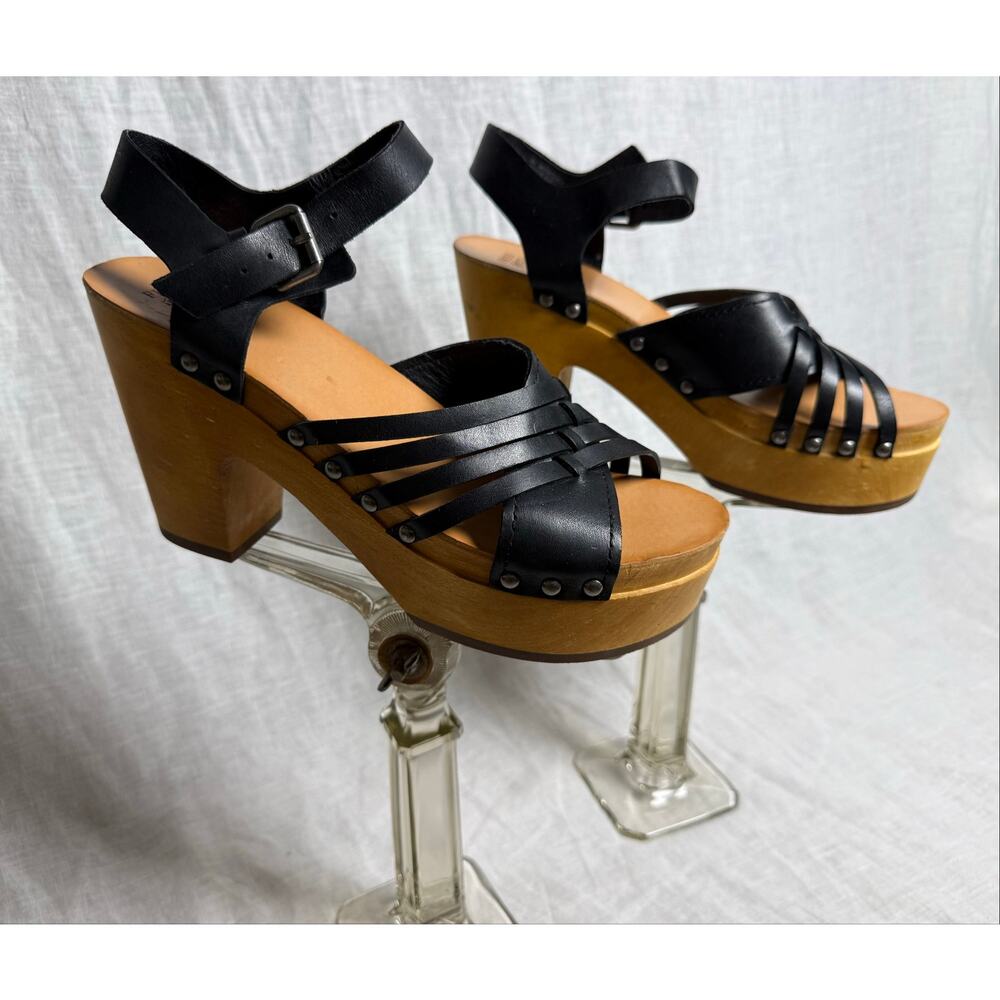 FRYE AND CO. Black Leather Platform Sandal with Wood Heel